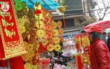 Hàng Mã rực đỏ ngày giáp Tết